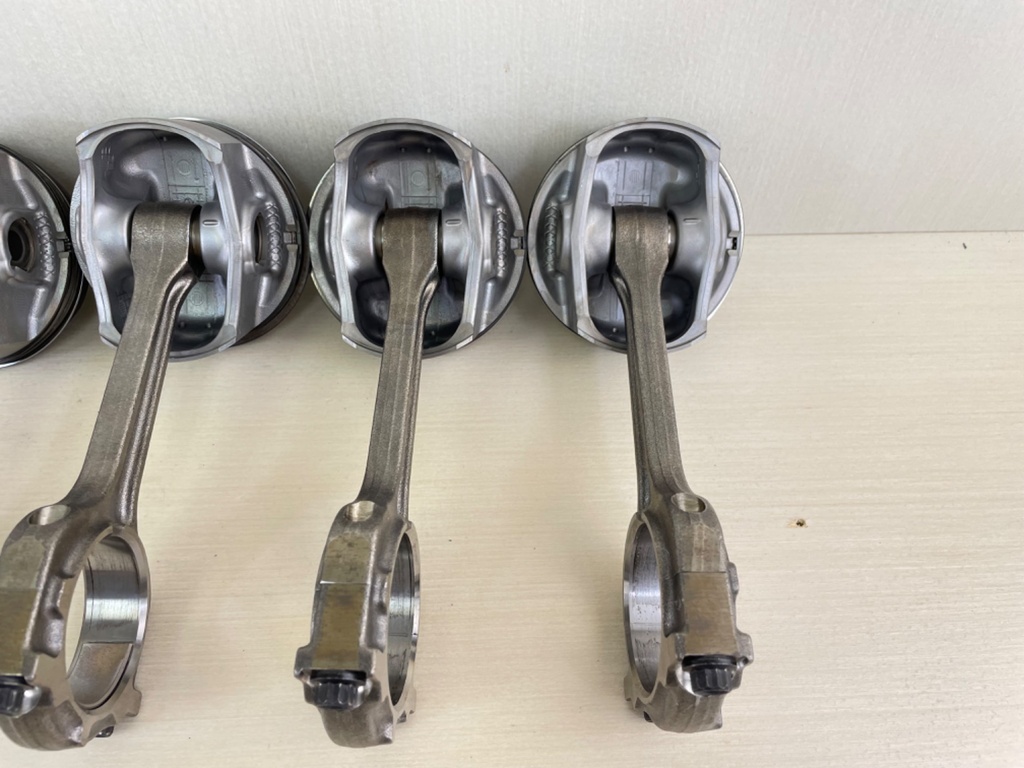 2014 Yamaha F350 350HP 4 Stroke Outboard Piston & Connecting Rod Set 6AW-11631-10-93