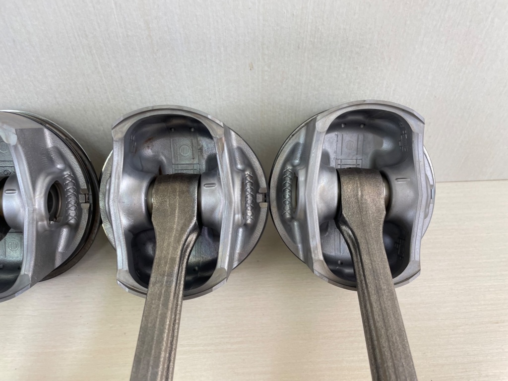 2014 Yamaha F350 350HP 4 Stroke Outboard Piston & Connecting Rod Set 6AW-11631-10-93