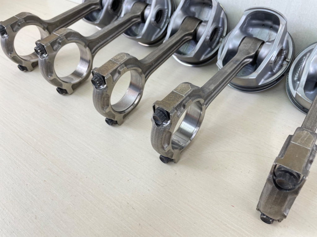 2014 Yamaha F350 350HP 4 Stroke Outboard Piston & Connecting Rod Set 6AW-11631-10-93