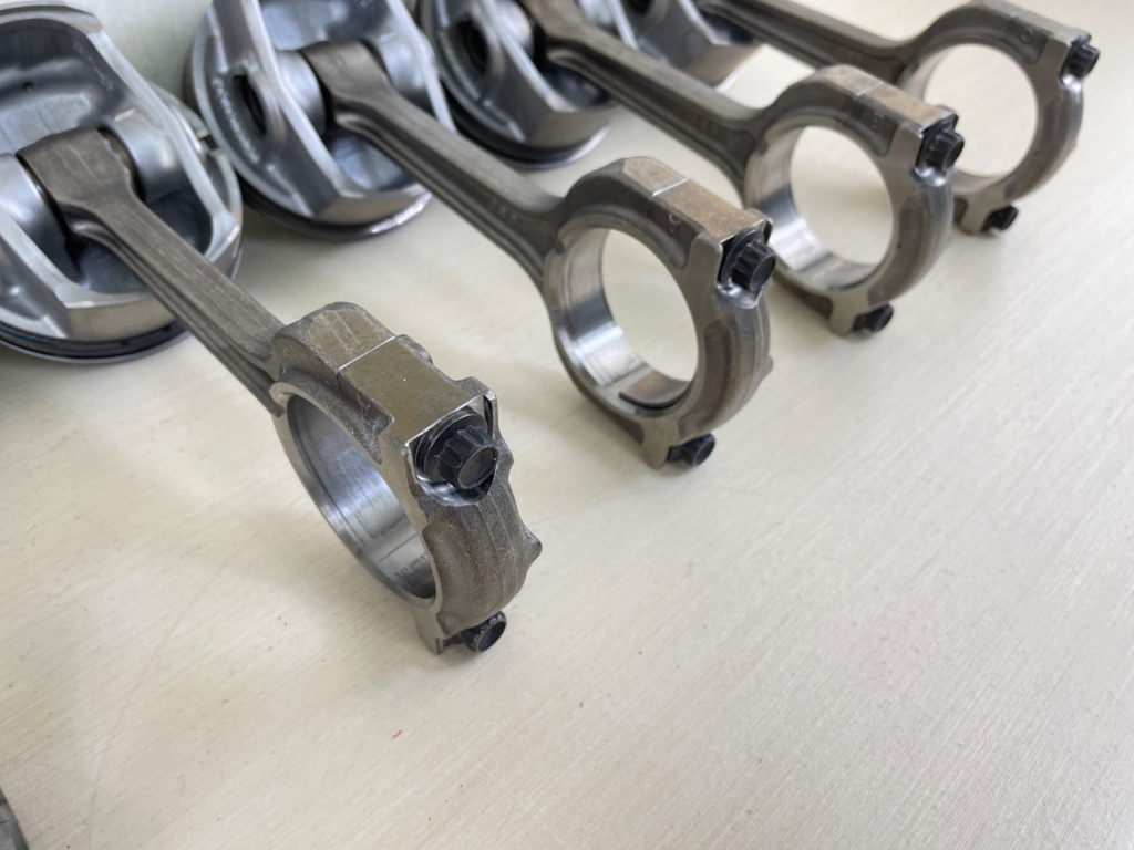 2014 Yamaha F350 350HP 4 Stroke Outboard Piston & Connecting Rod Set 6AW-11631-10-93