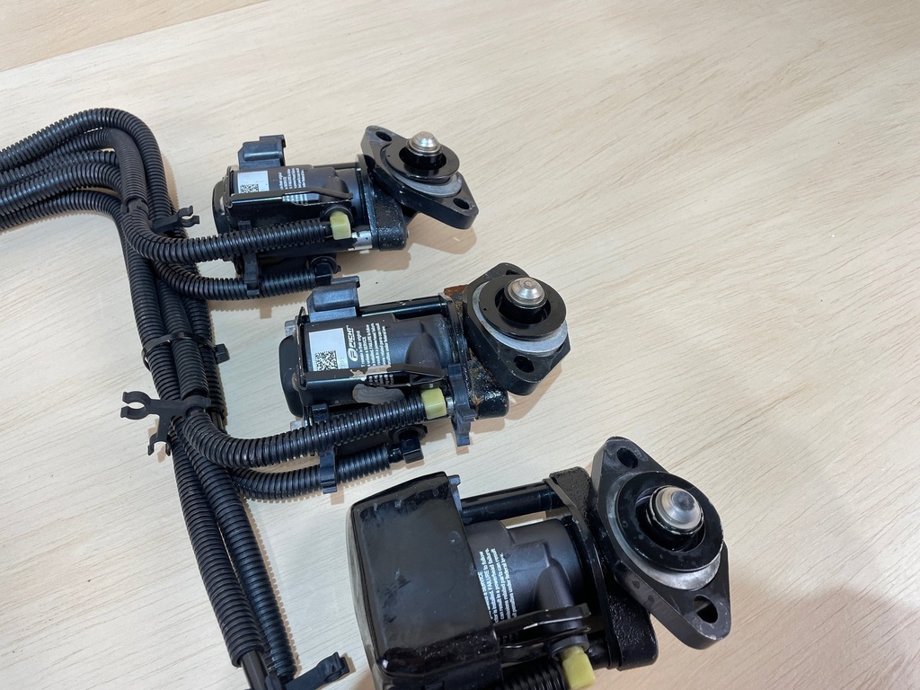 2004 Evinrude Ficht 225HP Injector Port & Starboard Side