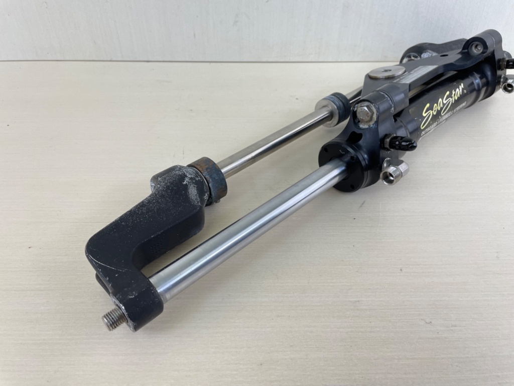 SeaStar Front Mount Outboard Hydraulic Steering Cylinder Assembly HC5358