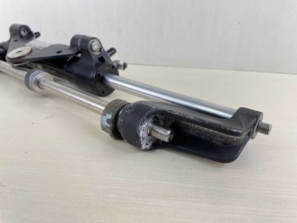 SeaStar Front Mount Outboard Hydraulic Steering Cylinder Assembly HC5358