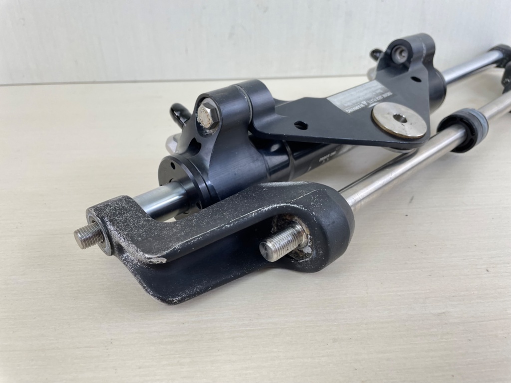 SeaStar Front Mount Outboard Hydraulic Steering Cylinder Assembly HC5358