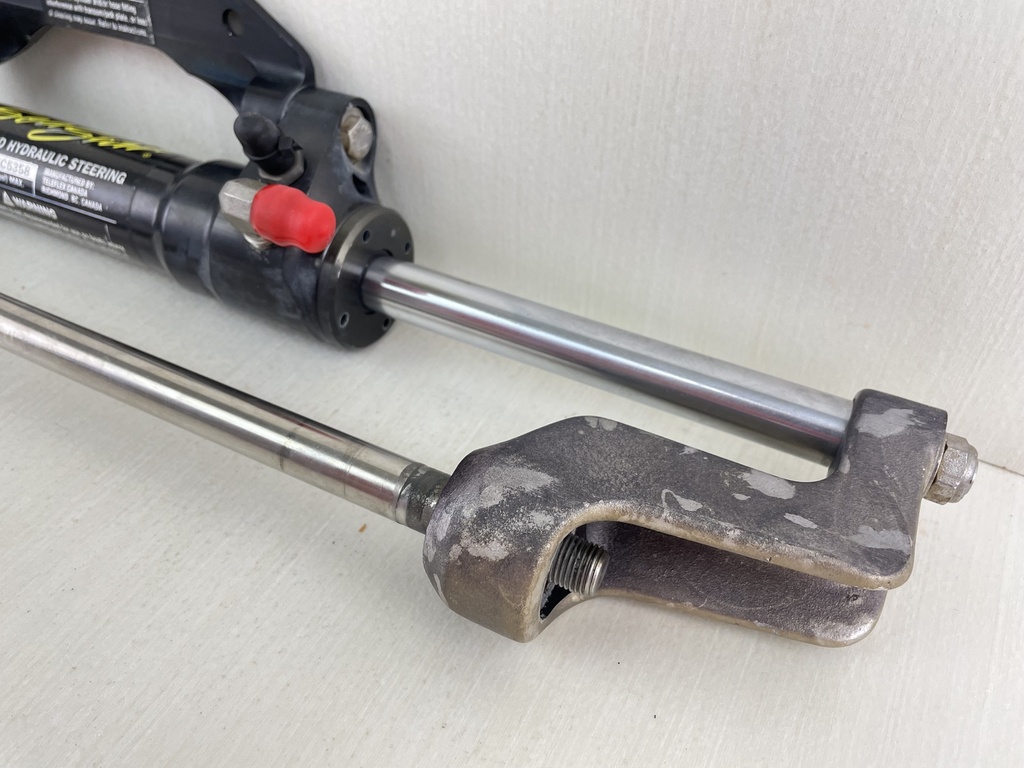 SeaStar Front Mount Outboard Hydraulic Steering Cylinder Ram HC5358
