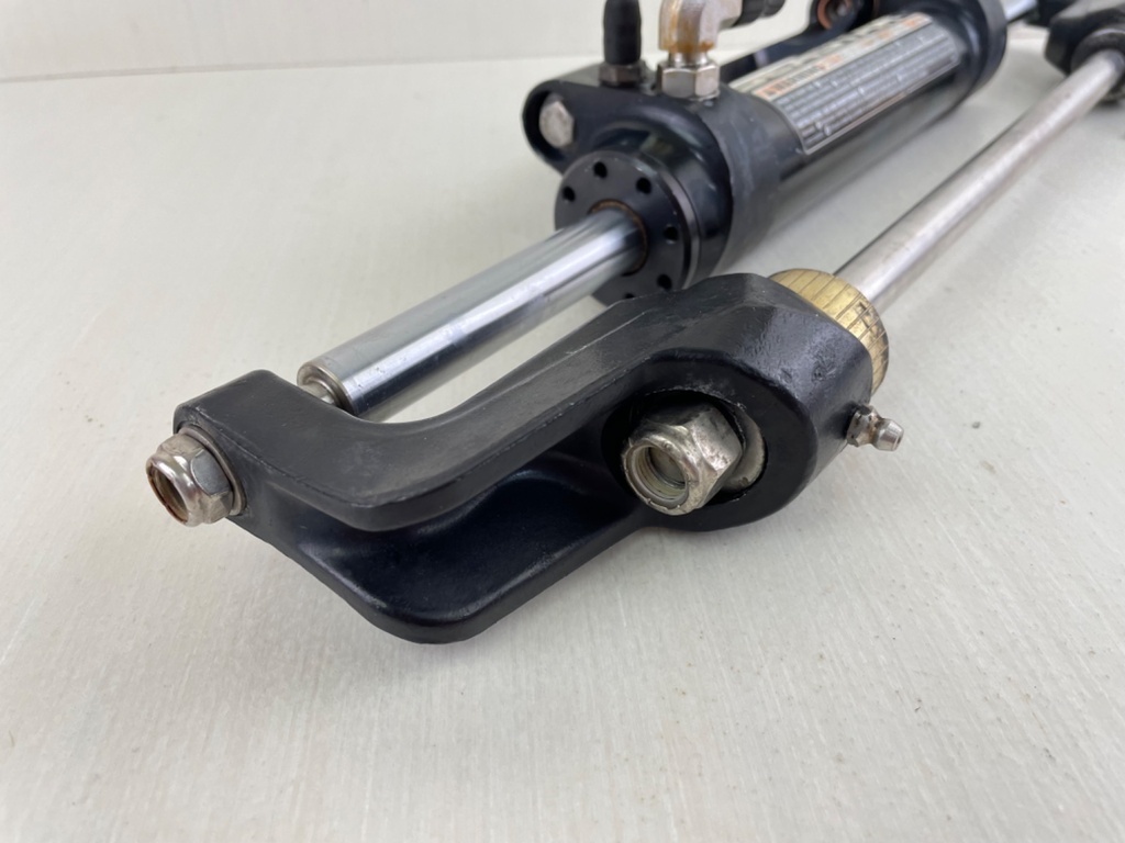 SeaStar Front Mount Outboard Hydraulic Steering Cylinder Assembly HC5358-3
