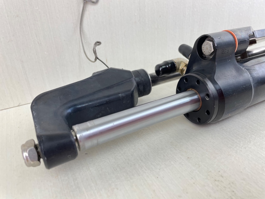 SeaStar Front Mount Outboard Hydraulic Steering Cylinder Assembly HC5358-3