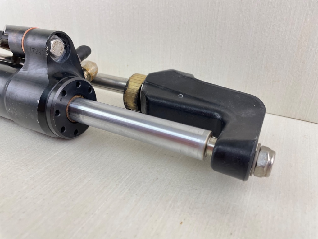 SeaStar Front Mount Outboard Hydraulic Steering Cylinder Assembly HC5358-3