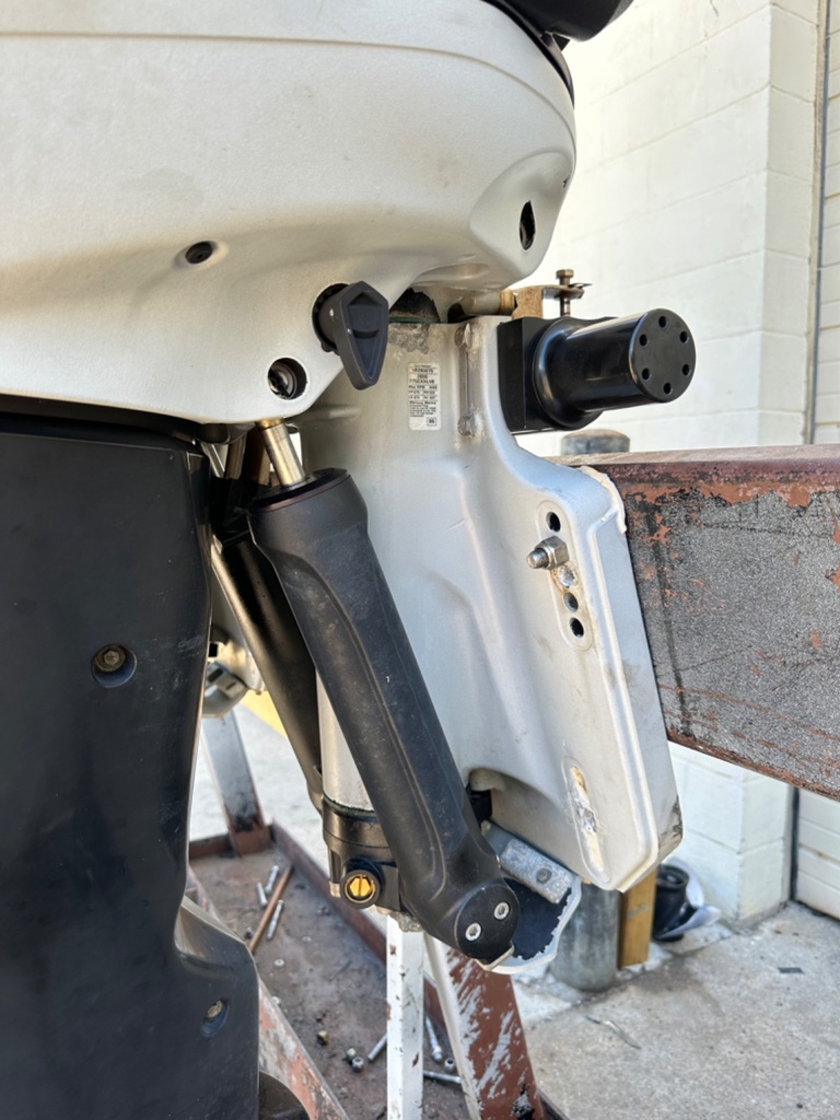 2006 Twin Mercury Verado 275HP Outboard Engines 30" - 902 Hours