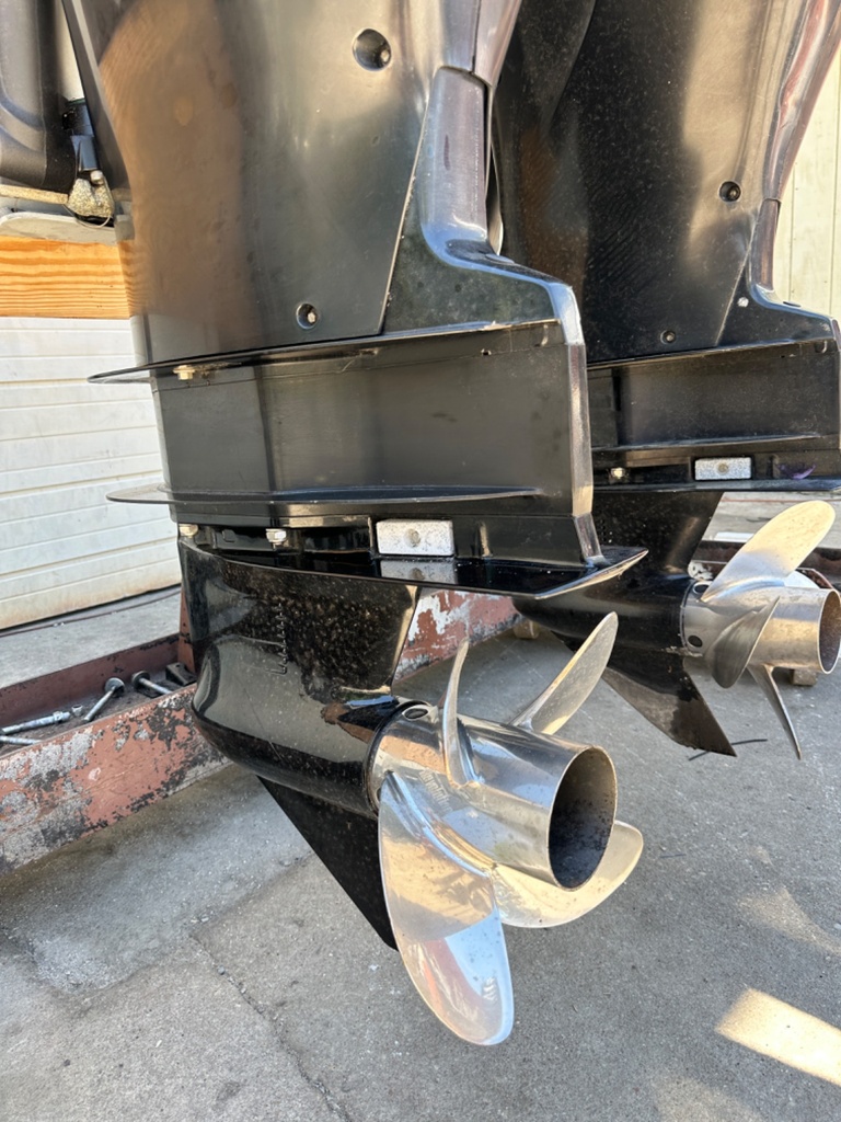 2006 Twin Mercury Verado 275HP Outboard Engines 30" - 902 Hours