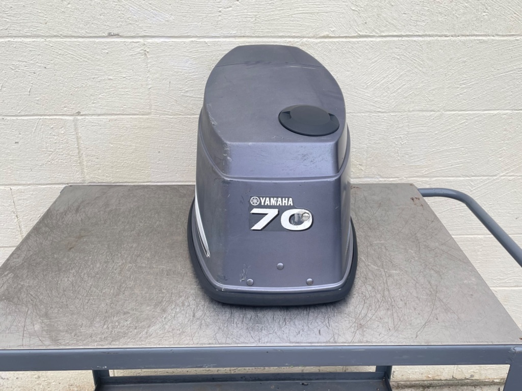 2000-2006 Yamaha 70HP 2 Stroke Outboard Top Cover Cowling Hood