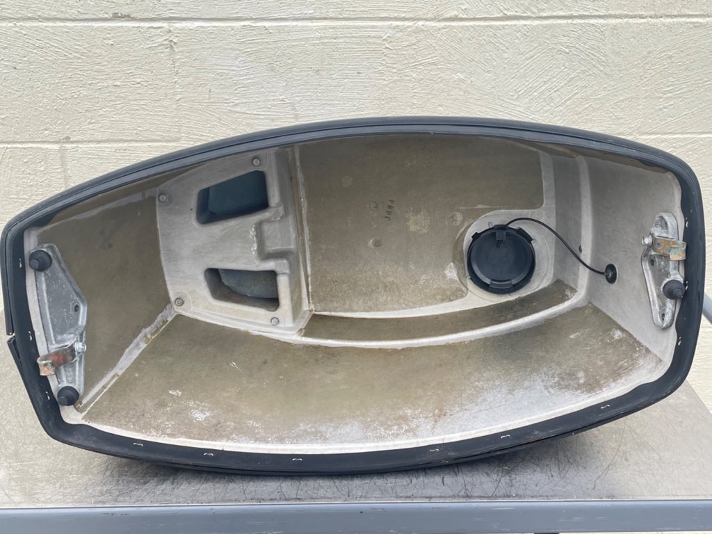 2000-2006 Yamaha 70HP 2 Stroke Outboard Top Cover Cowling Hood