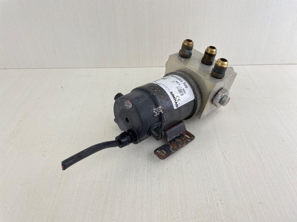 Simrad RPU80 12V Hydraulic Reversible Autopilot Pump