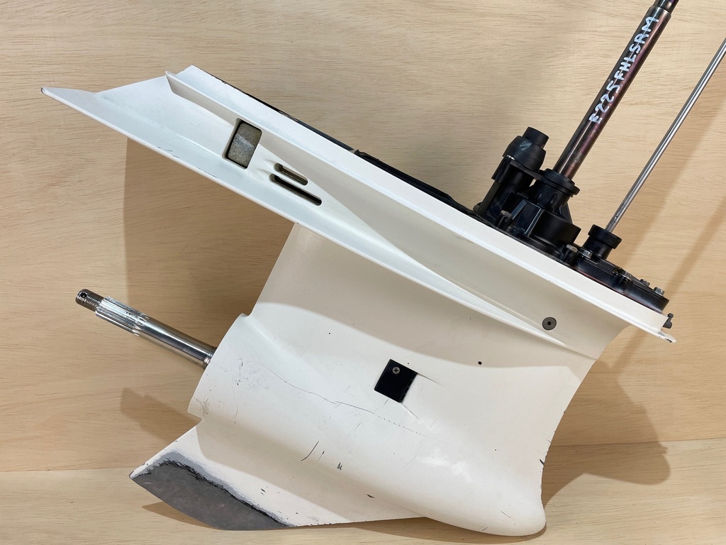 Evinrude Johnson Lightning 2 L2 Lower Unit Gear Case Assembly