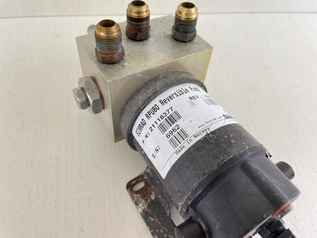 Simrad RPU80 12V Hydraulic Reversible Autopilot Pump