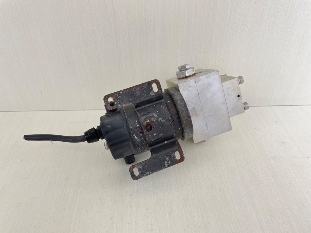 Simrad RPU80 12V Hydraulic Reversible Autopilot Pump