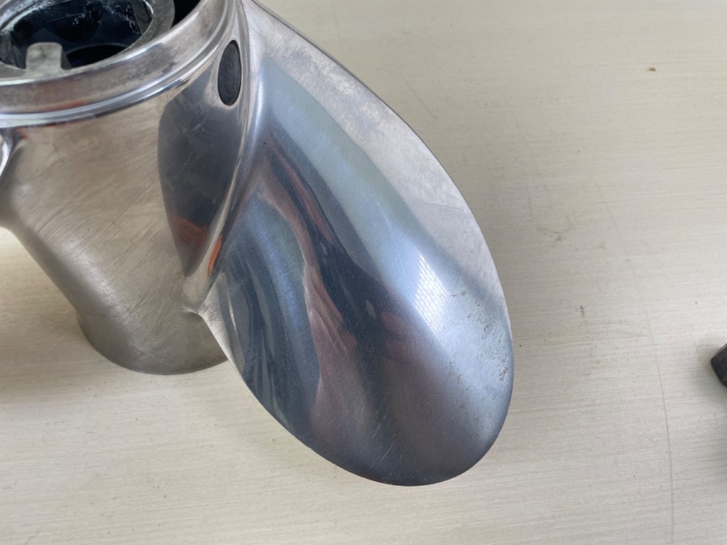 Mercury 48-18278A46 15 1/2 x 17 Propeller Outboard Engine Standard Rotation RH