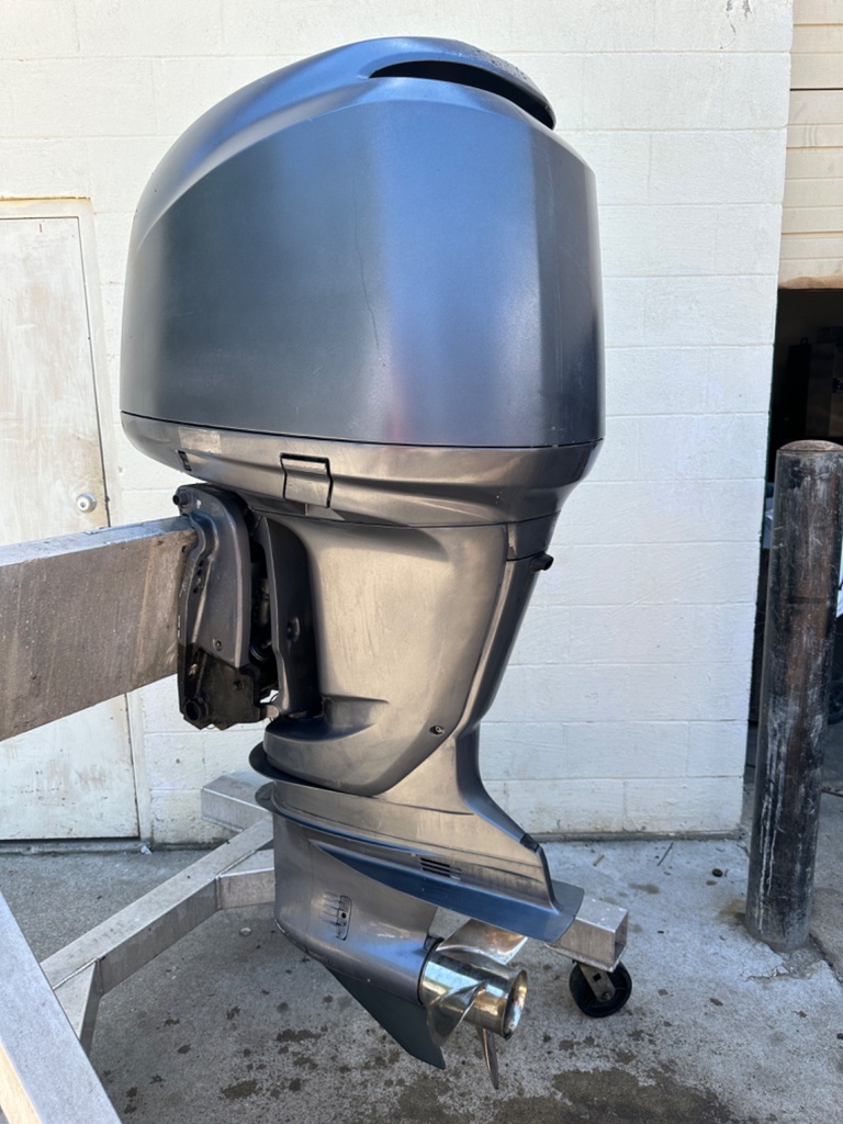 2004 Yamaha 200HP 4 Stroke Outboard Engine W/ 25" Shaft