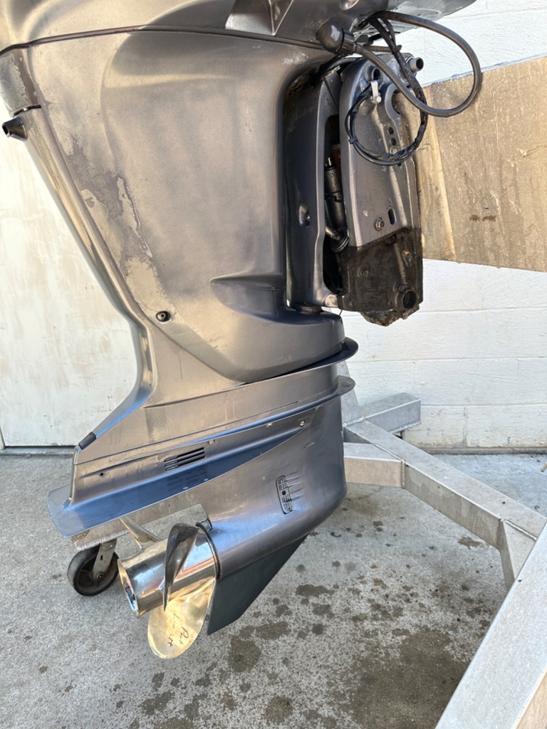 2004 Yamaha 200HP 4 Stroke Outboard Engine W/ 25" Shaft