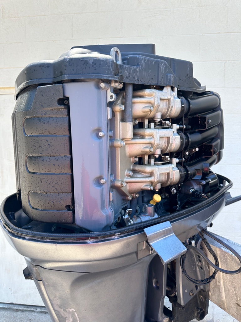 2004 Yamaha 200HP 4 Stroke Outboard Engine W/ 25" Shaft