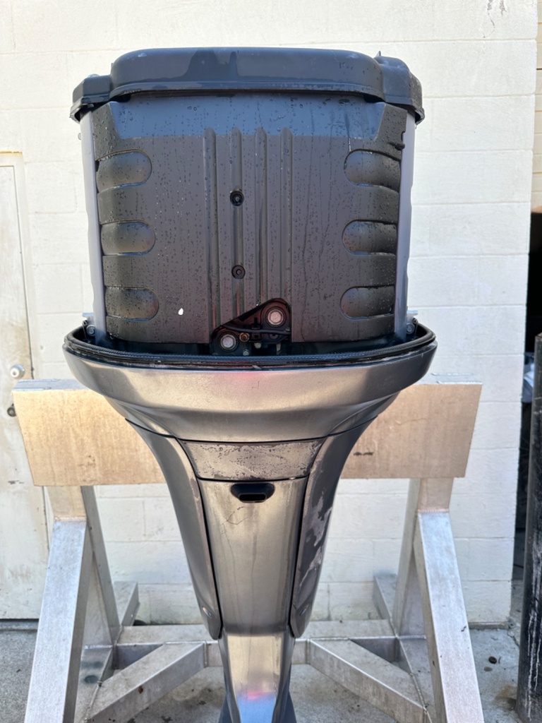 2004 Yamaha 200HP 4 Stroke Outboard Engine W/ 25" Shaft