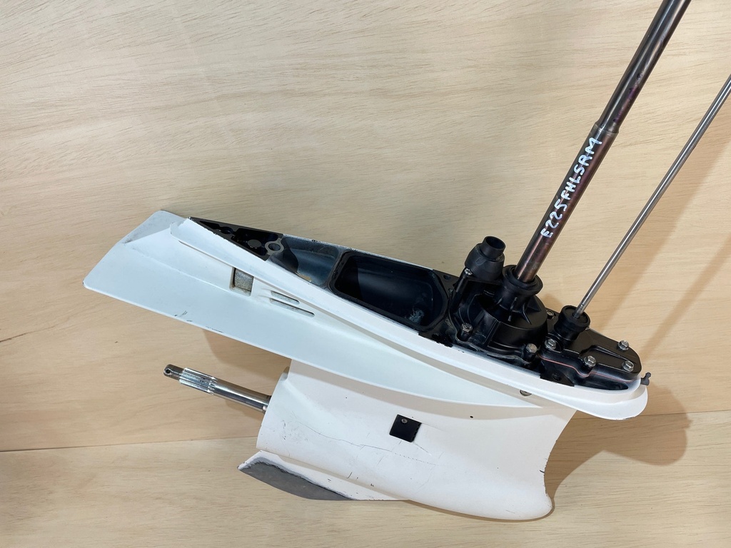 Evinrude Johnson Lightning 2 L2 Lower Unit Gear Case Assembly