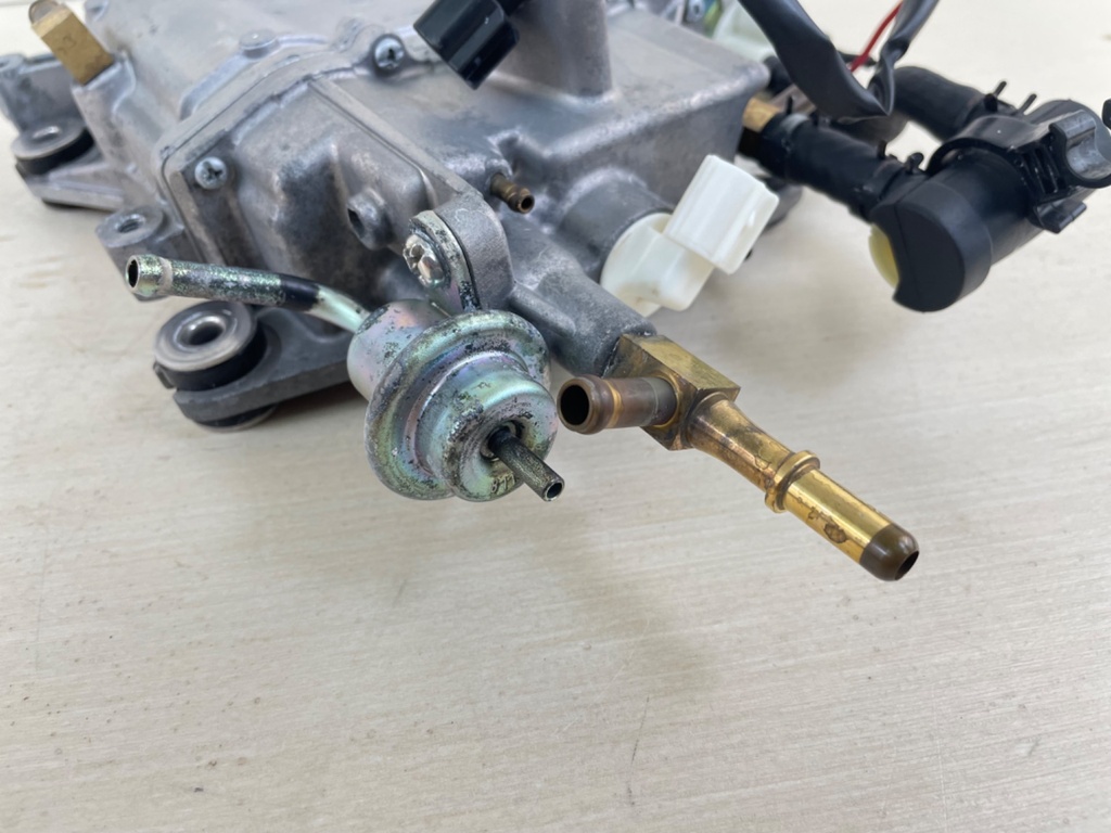 2008 Yamaha 250HP 4 Stroke Float Chamber Assembly VST Fuel 6P2-14180-04-00