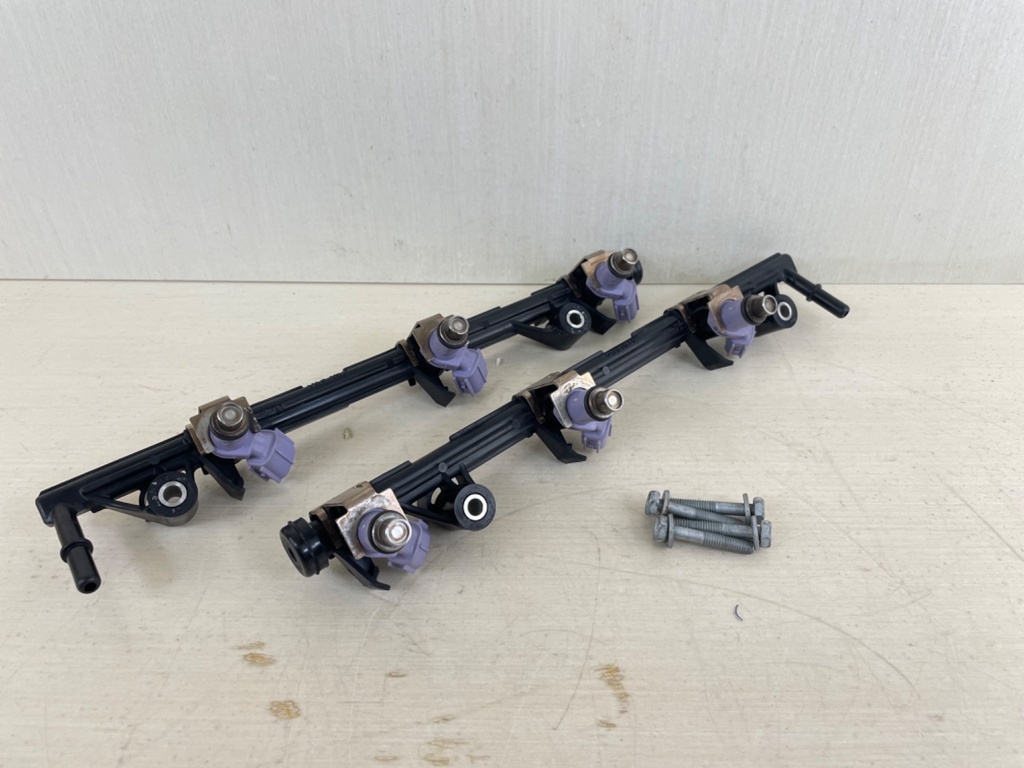 2008 Yamaha 250HP 3.3L 4 Stroke Outboard Engine Fuel Delivery Pipe & Injectors