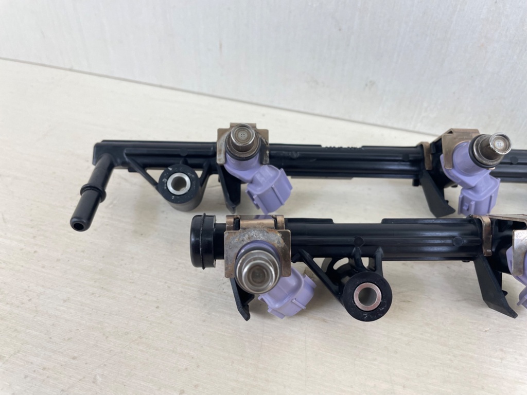 2008 Yamaha 250HP 3.3L 4 Stroke Outboard Engine Fuel Delivery Pipe & Injectors