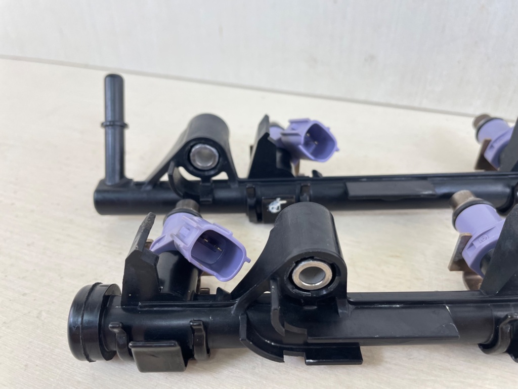 2008 Yamaha 250HP 3.3L 4 Stroke Outboard Engine Fuel Delivery Pipe & Injectors