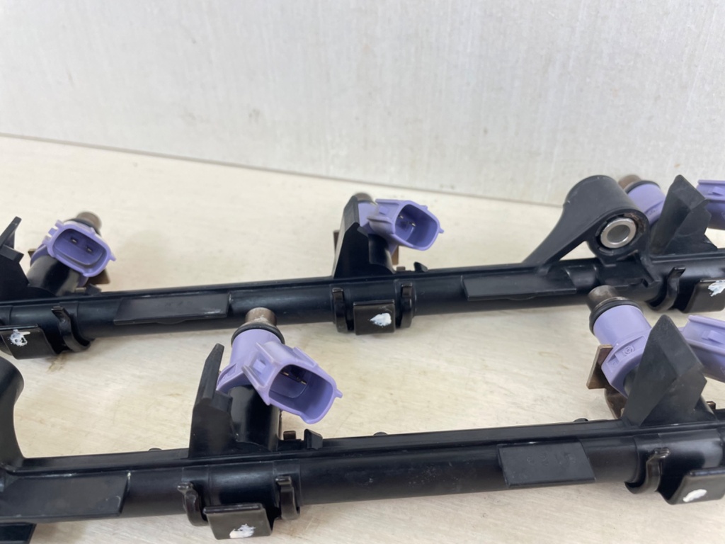 2008 Yamaha 250HP 3.3L 4 Stroke Outboard Engine Fuel Delivery Pipe & Injectors