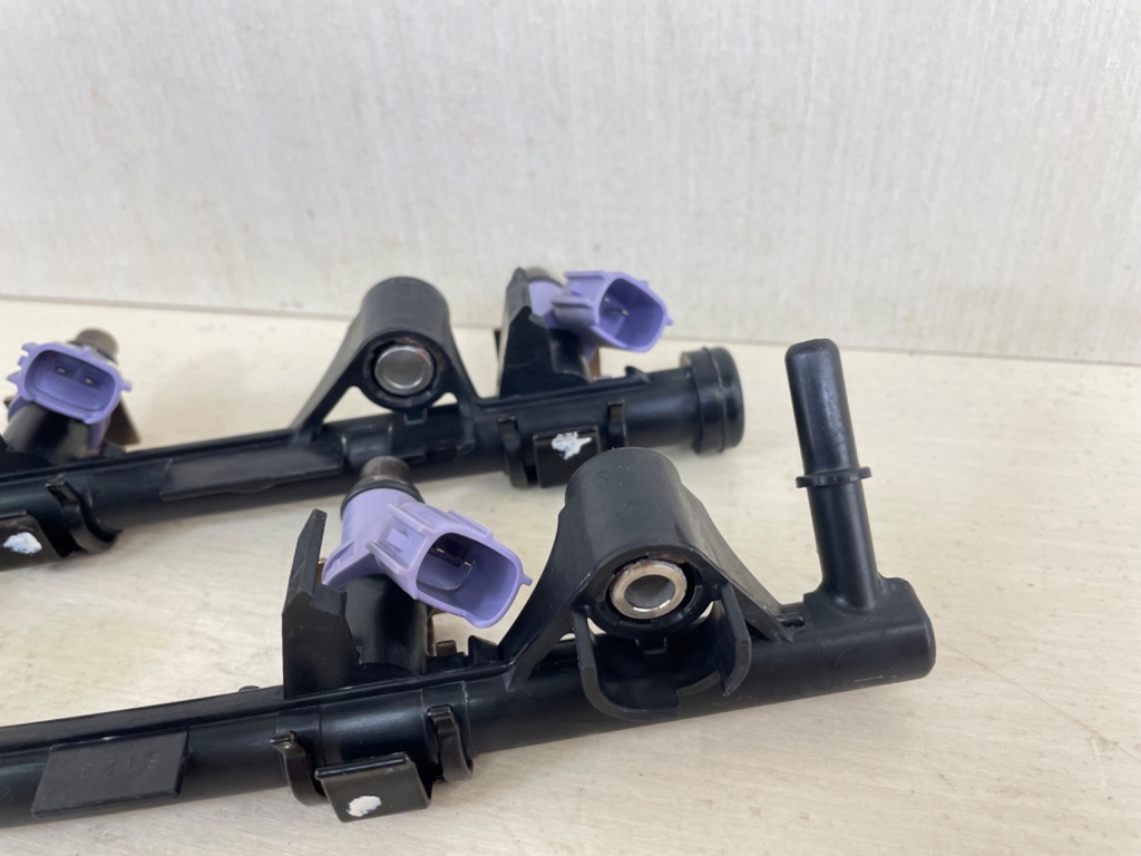 2008 Yamaha 250HP 3.3L 4 Stroke Outboard Engine Fuel Delivery Pipe & Injectors