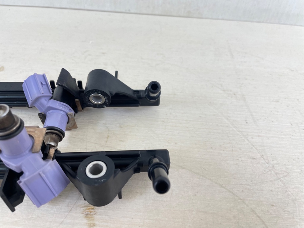 2008 Yamaha 250HP 3.3L 4 Stroke Outboard Engine Fuel Delivery Pipe & Injectors