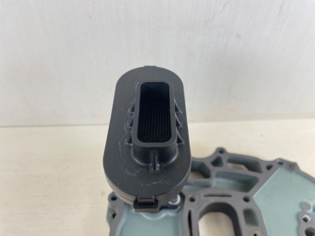 2006 Yamaha 250HP 4 Stroke Outboard Exhaust Manifold & Oil Strainer 69J-41131-10-CA