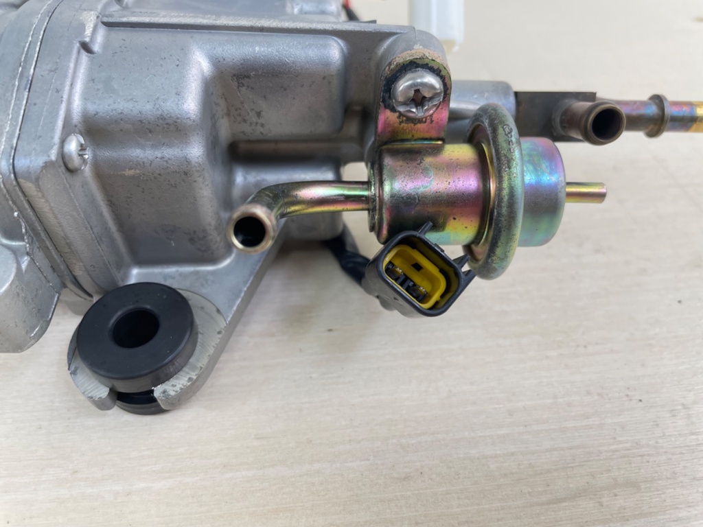 2006 Yamaha 250HP 4 Stroke Float Chamber Assembly VST Fuel 6P2-14180-01-00