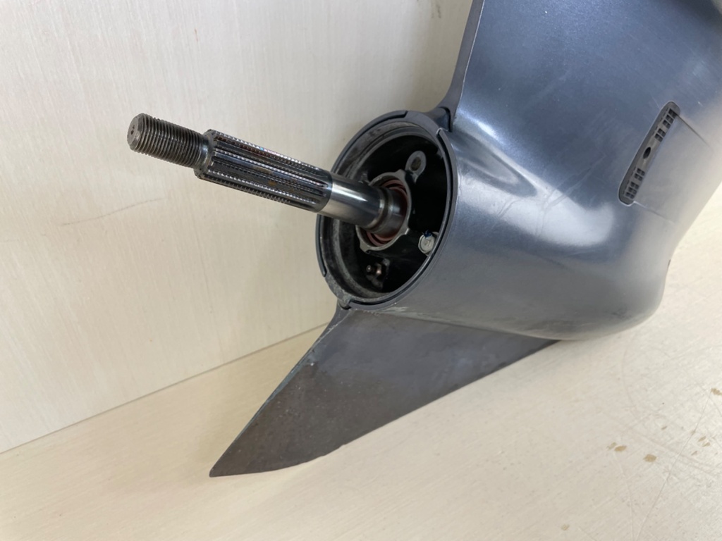 Yamaha 250HP F250 3.3L 25" Shaft Lower Unit Gear Case RH Standard Rotation