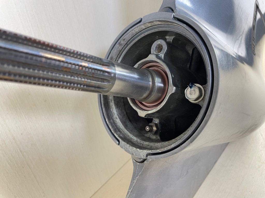 Yamaha 250HP F250 3.3L 25" Shaft Lower Unit Gear Case RH Standard Rotation