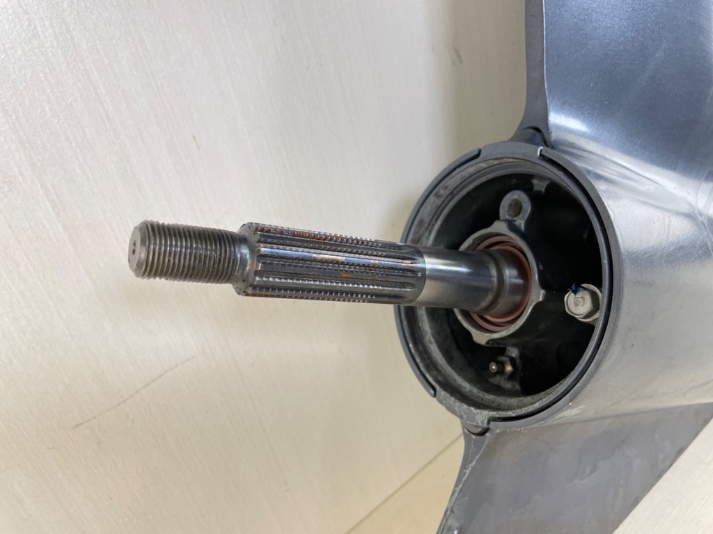 Yamaha 250HP F250 3.3L 25" Shaft Lower Unit Gear Case RH Standard Rotation