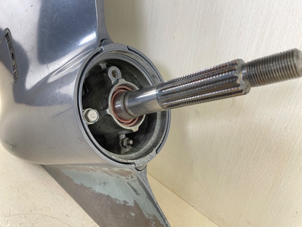 Yamaha 250HP F250 3.3L 25" Shaft Lower Unit Gear Case RH Standard Rotation