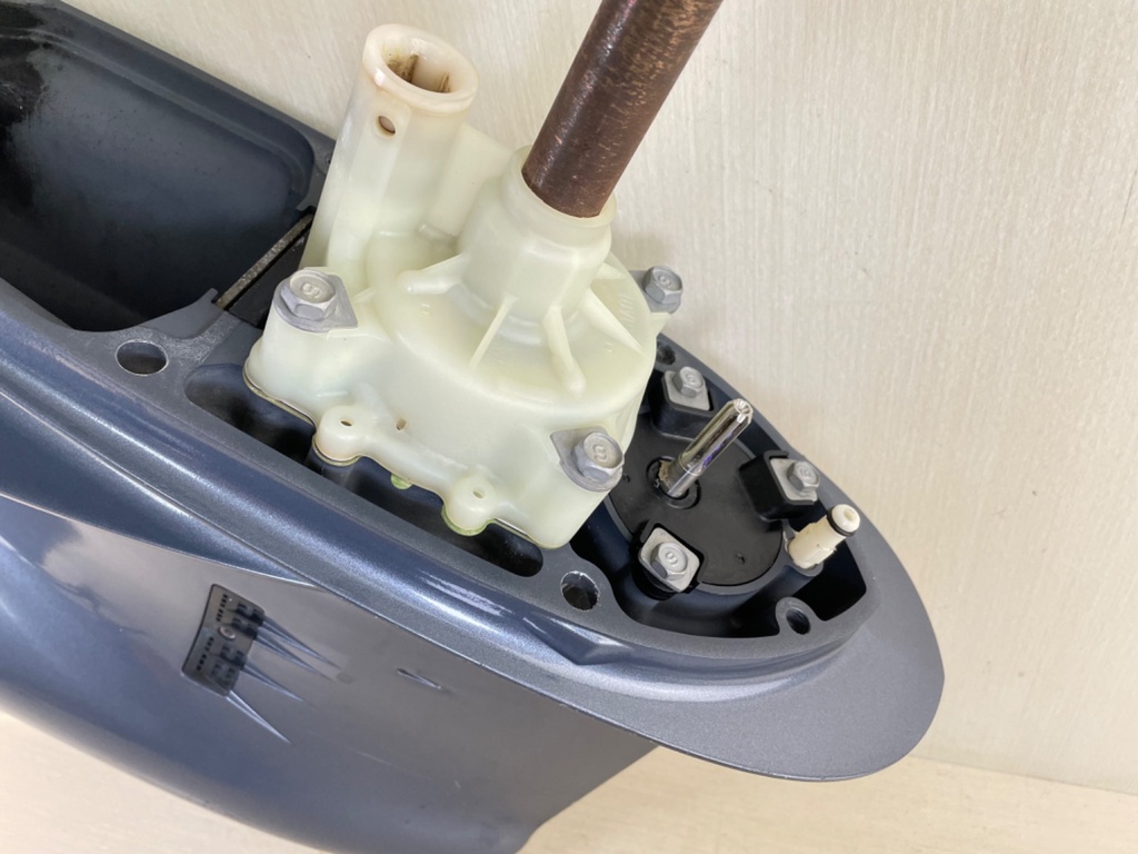 2012+ Yamaha 200HP F200 4 Stroke Outboard 25" XL Lower Unit Gear Case RH 6DA-45300-10-8D