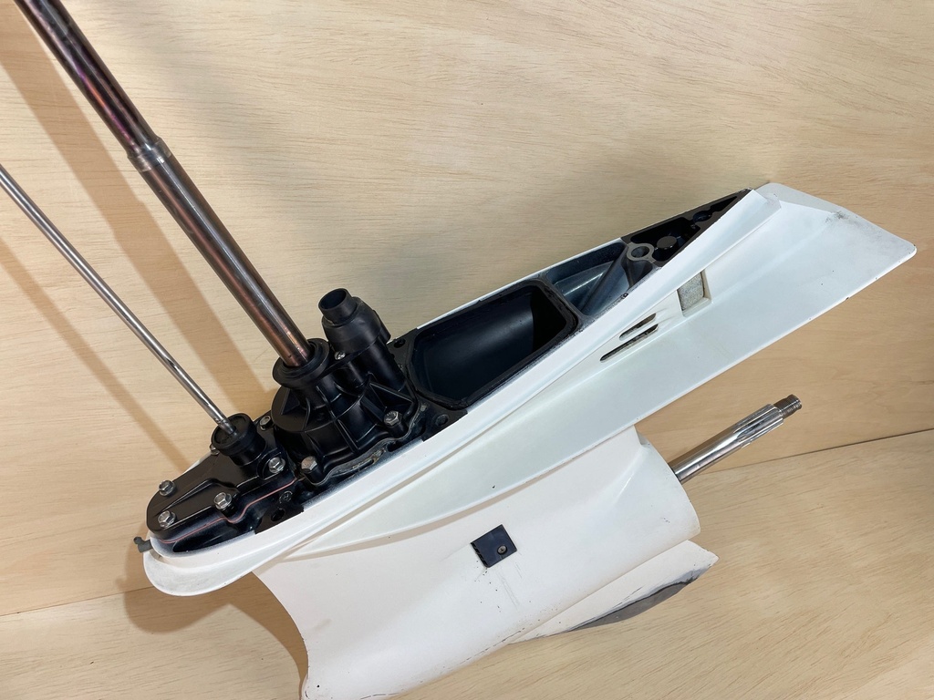 Evinrude Johnson Lightning 2 L2 Lower Unit Gear Case Assembly