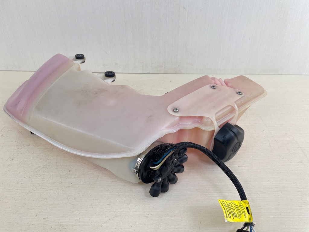 Evinrude 75 90 HP Etec Oil Tank 5007930 With Pump 5007915