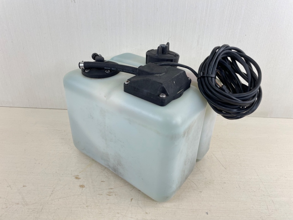 Johnson Evinrude 2 Stroke Outboard Oil Supply Tank W/ Return 1.8 Gallons 5008617