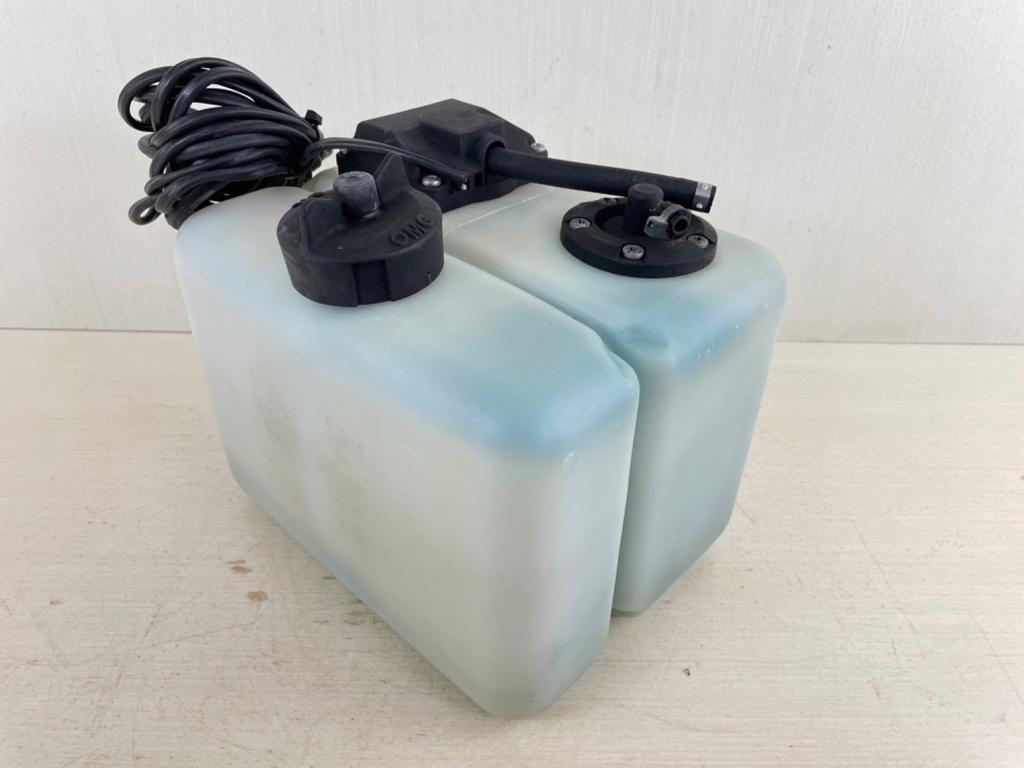 Johnson Evinrude 2 Stroke Outboard Oil Supply Tank W/ Return 1.8 Gallons 5008617