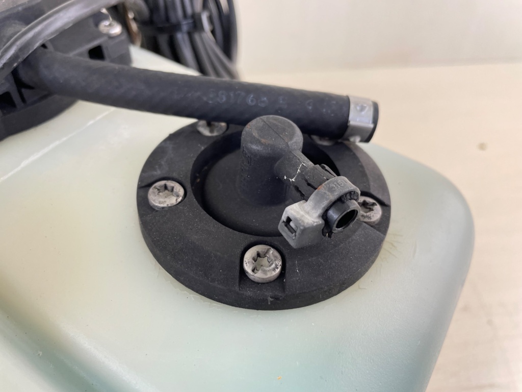 Johnson Evinrude 2 Stroke Outboard Oil Supply Tank W/ Return 1.8 Gallons 5008617