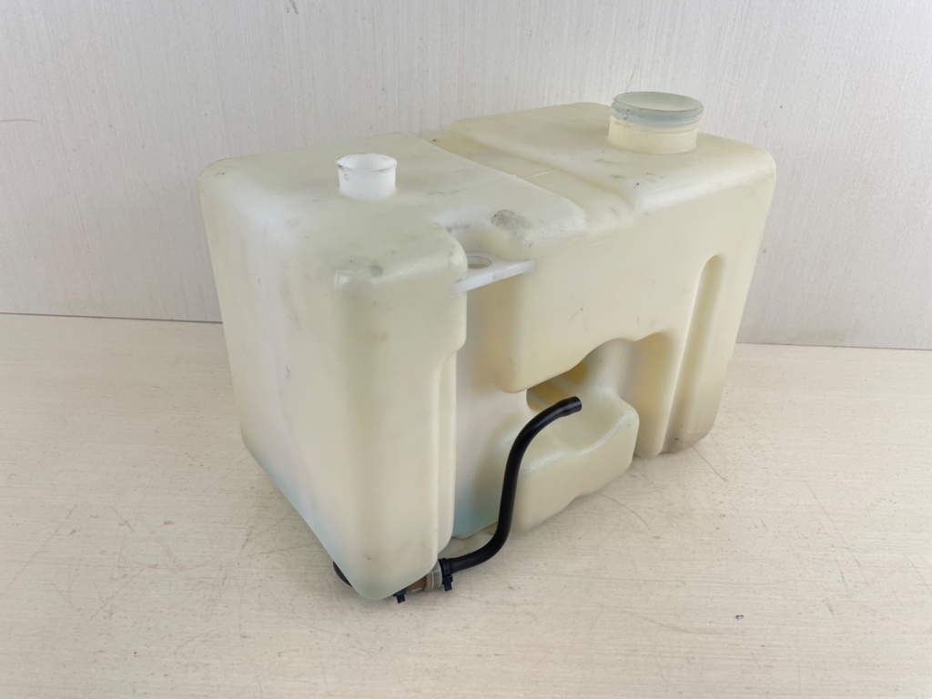 Yamaha Outboard Remote 2 Stroke Oil Tank Assembly 2.8 Gallons 10L Tank Only