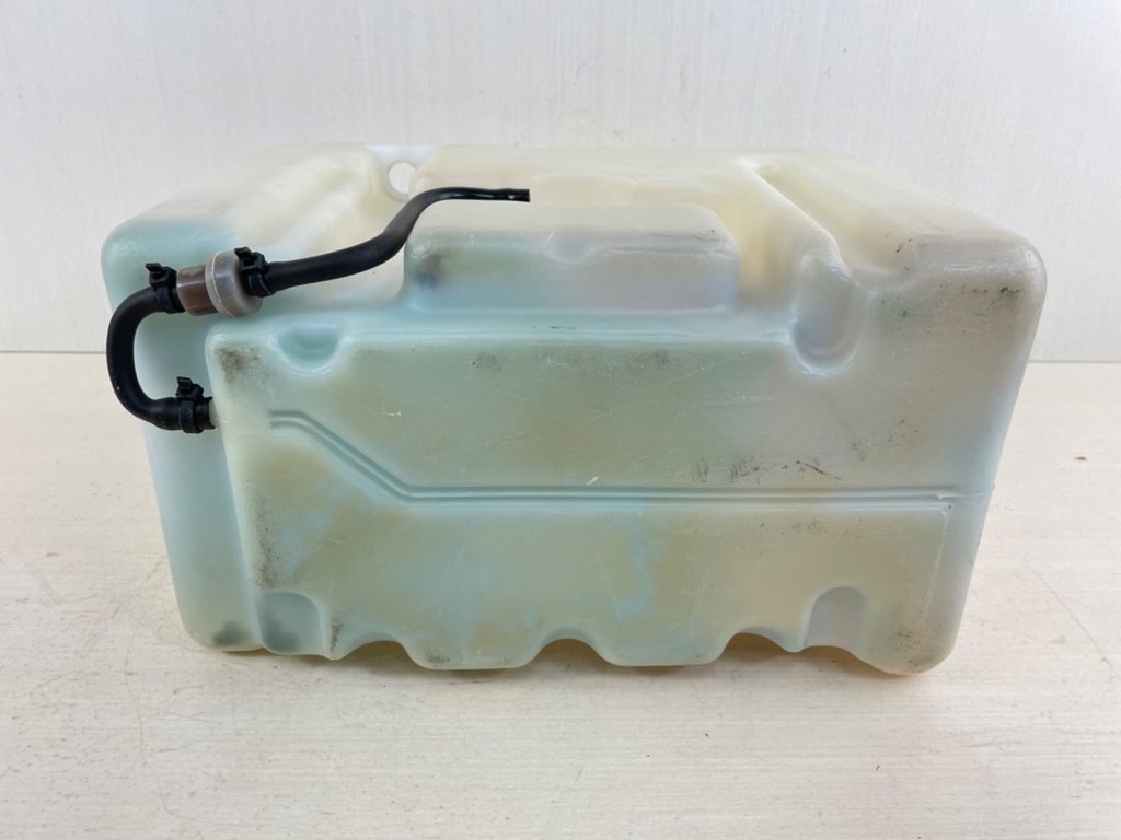 Yamaha Outboard Remote 2 Stroke Oil Tank Assembly 2.8 Gallons 10L Tank Only