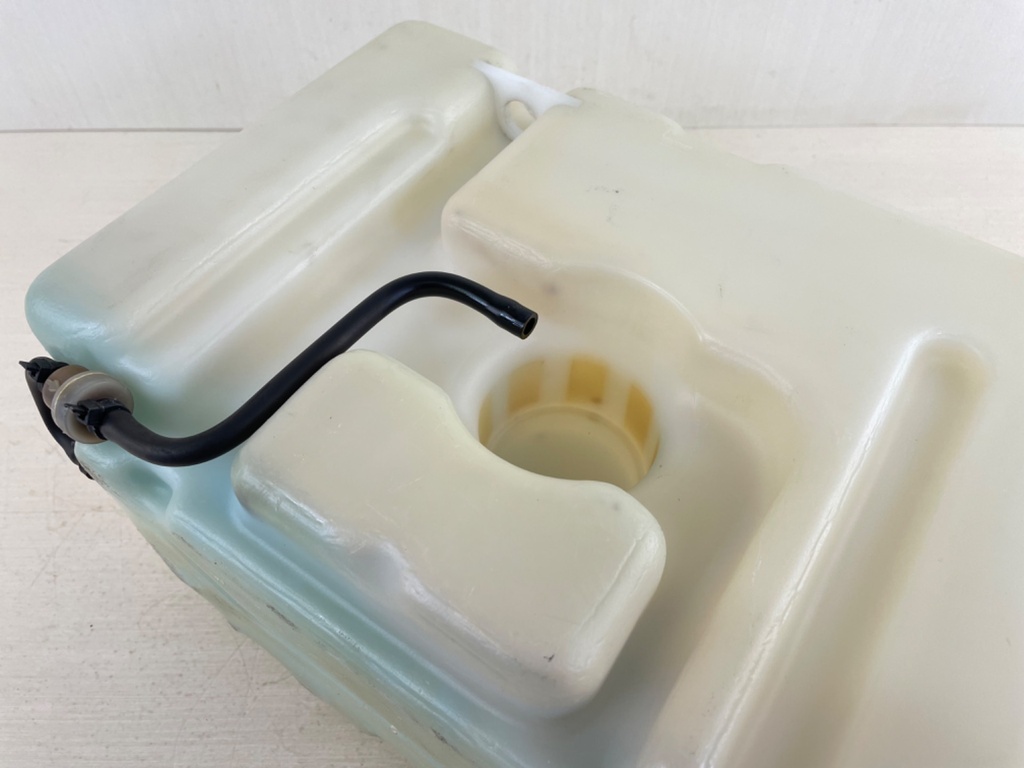 Yamaha Outboard Remote 2 Stroke Oil Tank Assembly 2.8 Gallons 10L Tank Only