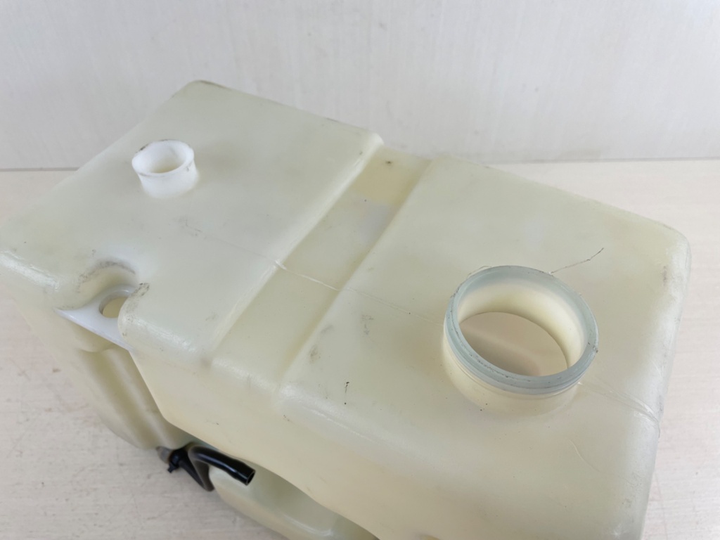 Yamaha Outboard Remote 2 Stroke Oil Tank Assembly 2.8 Gallons 10L Tank Only