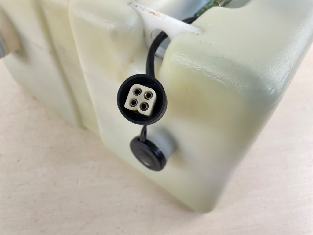 Yamaha Outboard 2 Stroke 10.5L Remote Oil Tank With Pump & Sensor 2.8 Gallons